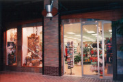 vitrine-de-pharmacie-wtc-montreal